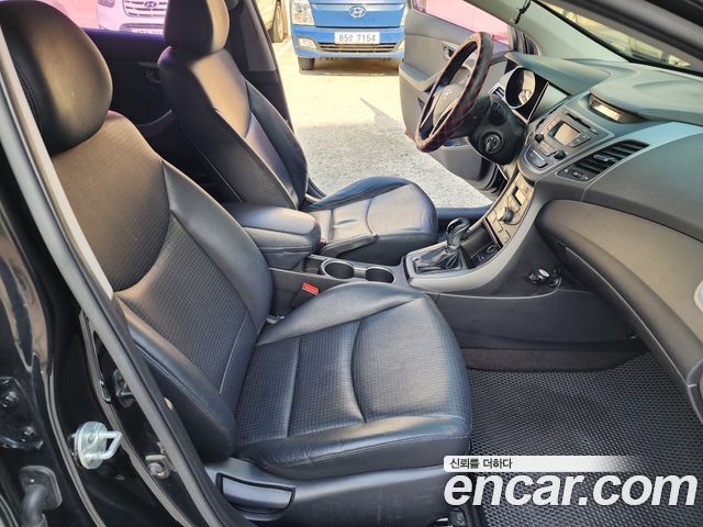 Hyundai AVANTE 2015 — photo 13