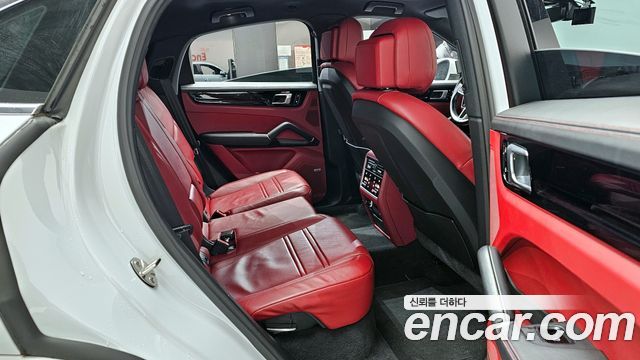 Porsche Cayenne 2020 — photo 12