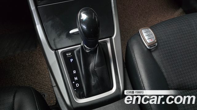 Hyundai AVANTE 2015 — photo 9