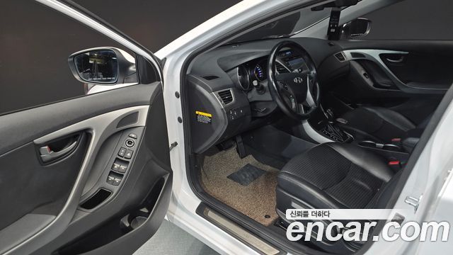 Hyundai AVANTE 2015 — photo 10