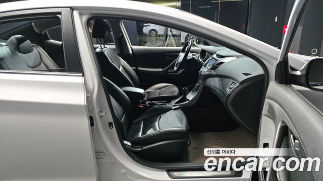 Hyundai AVANTE 2015 — photo 11