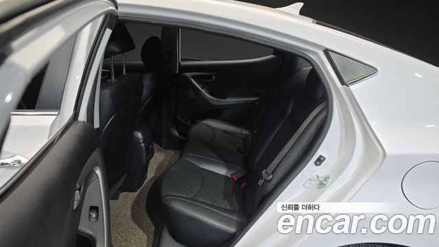 Hyundai AVANTE 2015 — photo 13
