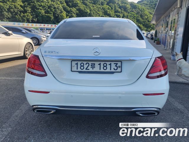 Mercedes-Benz E-Class 2017 — photo 4