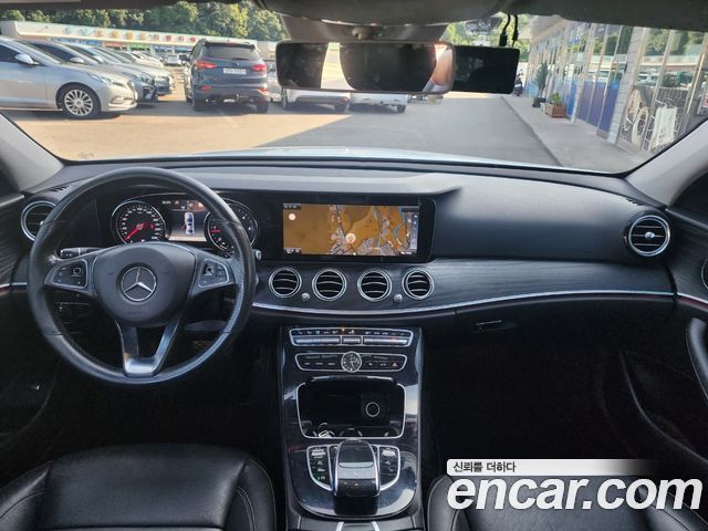 Mercedes-Benz E-Class 2017 — photo 7