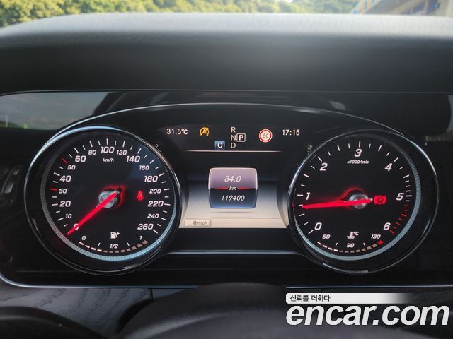 Mercedes-Benz E-Class 2017 — photo 8
