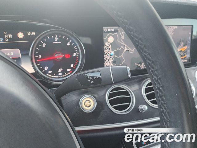 Mercedes-Benz E-Class 2017 — photo 9