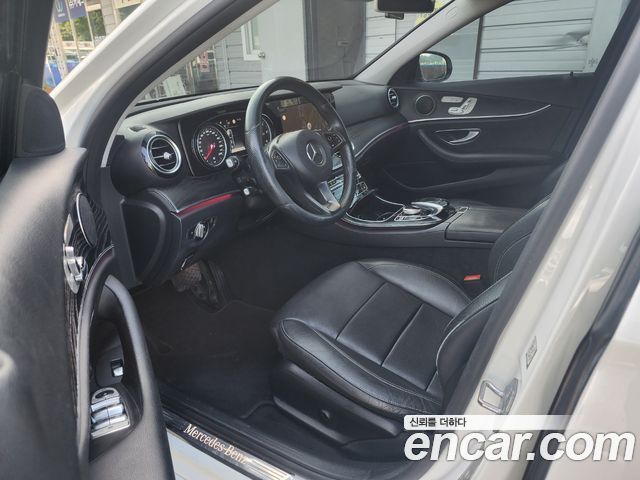 Mercedes-Benz E-Class 2017 — photo 10