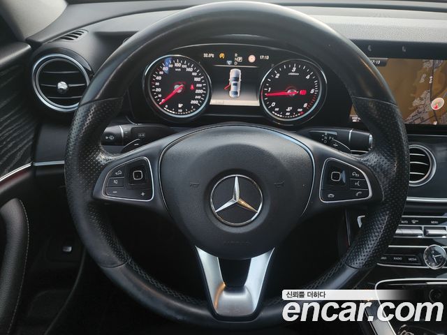 Mercedes-Benz E-Class 2017 — photo 11
