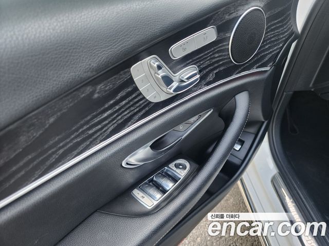 Mercedes-Benz E-Class 2017 — photo 12