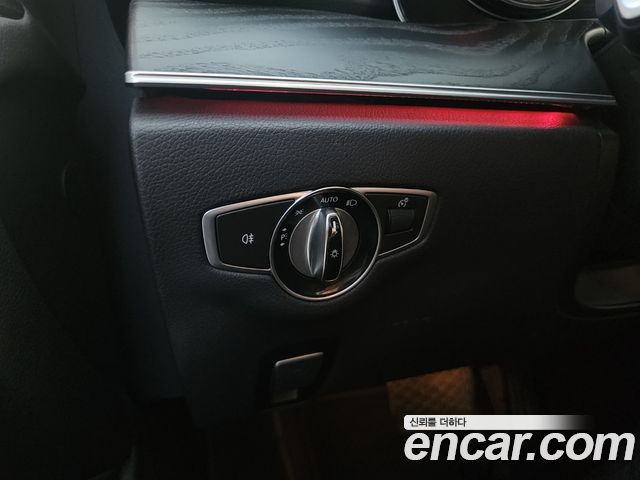 Mercedes-Benz E-Class 2017 — photo 13