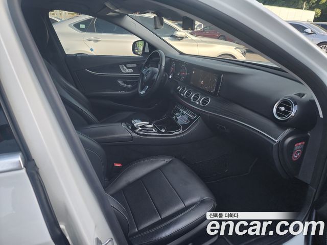 Mercedes-Benz E-Class 2017 — photo 17