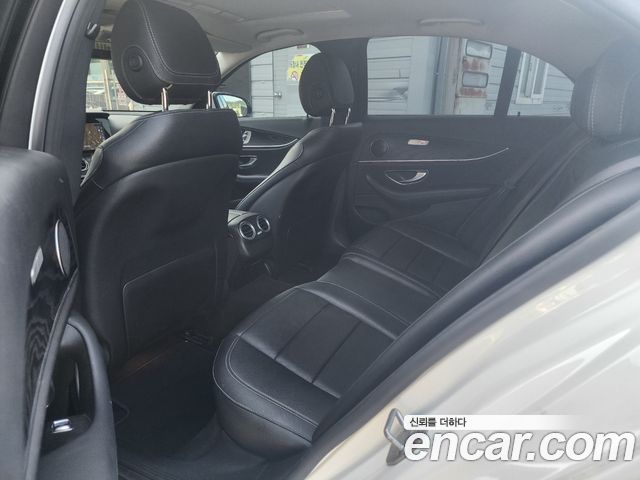 Mercedes-Benz E-Class 2017 — photo 19