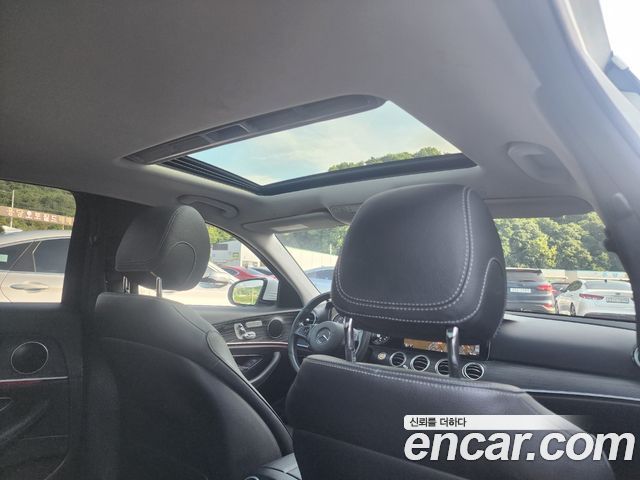 Mercedes-Benz E-Class 2017 — photo 20