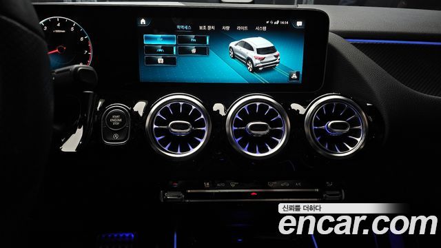 Mercedes-Benz GLA-Class 2020 — photo 16