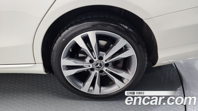 Mercedes-Benz C-Class 2020 — photo 5