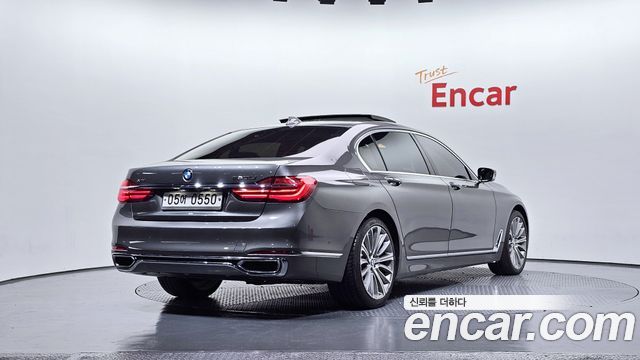 BMW 7-Series 2016 — photo 2