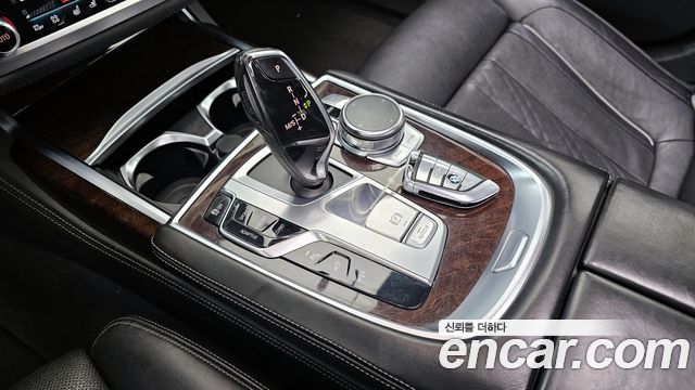 BMW 7-Series 2016 — photo 9
