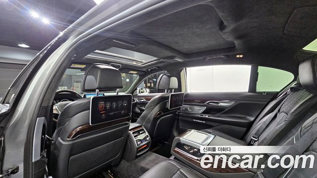 BMW 7-Series 2016 — photo 13