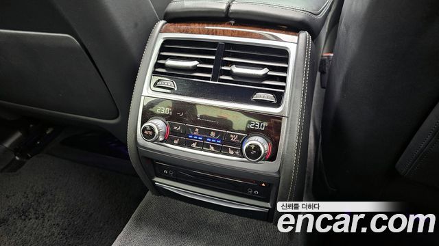 BMW 7-Series 2016 — photo 17