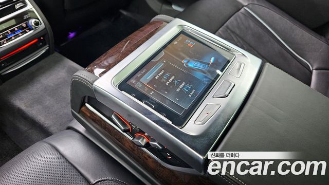 BMW 7-Series 2016 — photo 18
