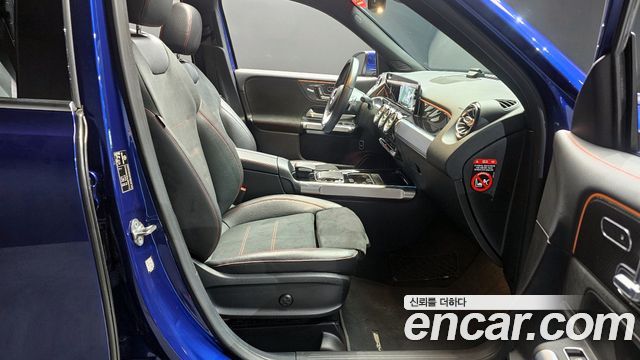 Mercedes-Benz GLB-Class 2020 — photo 11