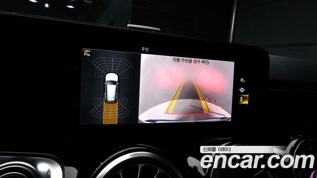 Mercedes-Benz GLB-Class 2020 — photo 16