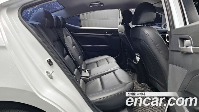 Hyundai AVANTE 2020 — photo 12