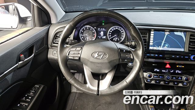 Hyundai AVANTE 2020 — photo 13