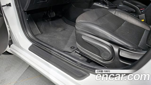 Hyundai AVANTE 2020 — photo 15