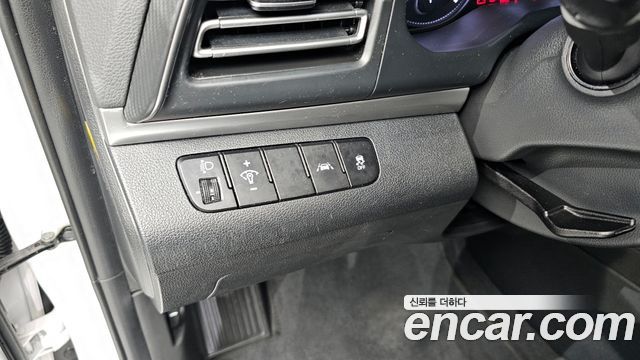 Hyundai AVANTE 2020 — photo 16