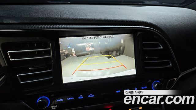 Hyundai AVANTE 2020 — photo 18