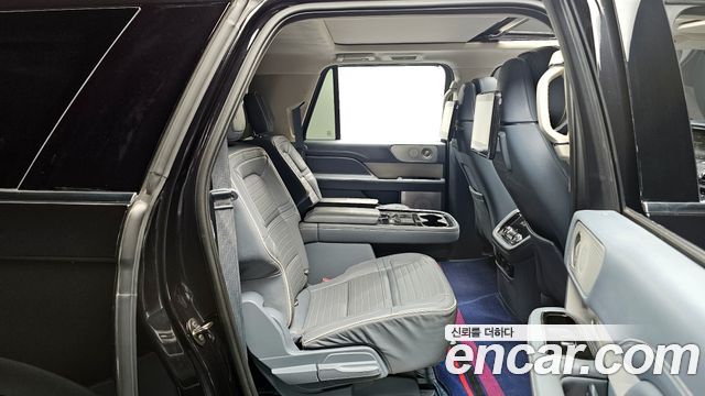 Lincoln Navigator 2019 — photo 11