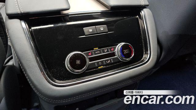 Lincoln Navigator 2019 — photo 19
