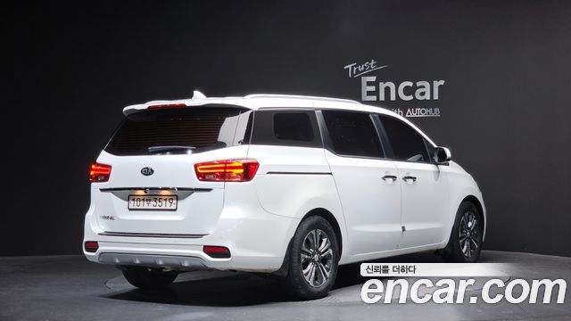 Kia Canival 2019 — photo 2