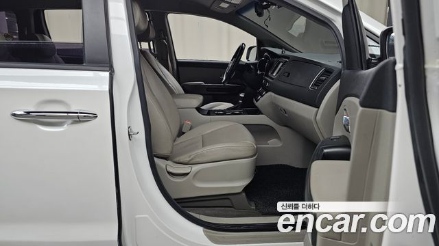 Kia Canival 2019 — photo 11