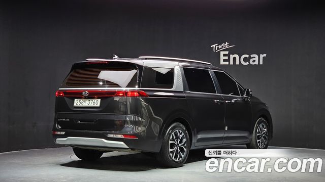 Kia Canival 2021 — photo 2