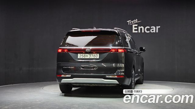 Kia Canival 2021 — photo 4