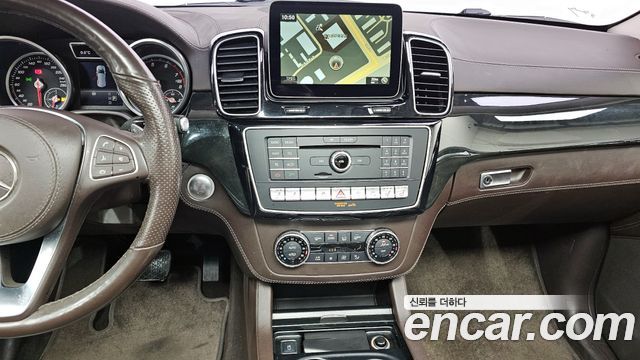 Mercedes-Benz GLS-Class 2017 — photo 19