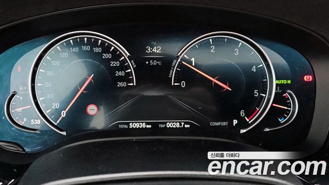 BMW 5-Series 2018 — photo 8