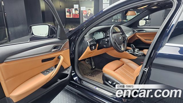 BMW 5-Series 2018 — photo 11