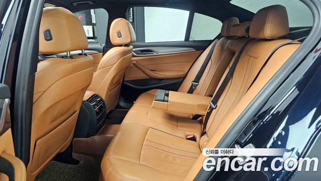 BMW 5-Series 2018 — photo 12