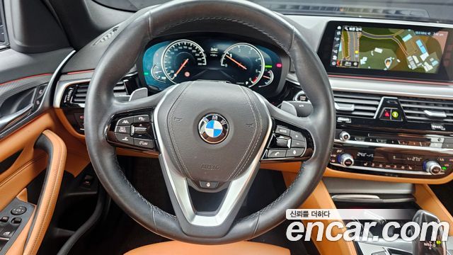 BMW 5-Series 2018 — photo 13