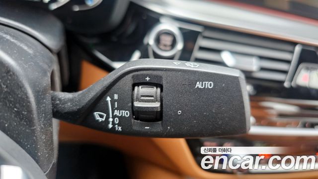 BMW 5-Series 2018 — photo 16