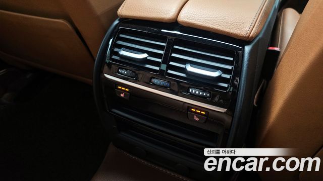 BMW 5-Series 2018 — photo 17