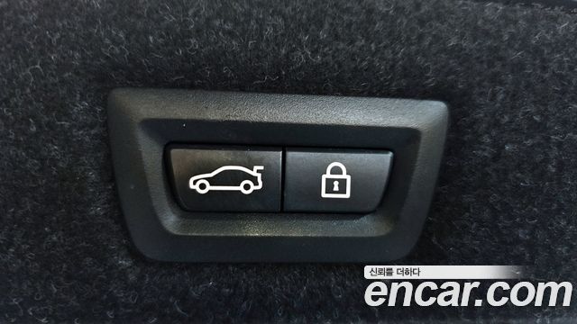 BMW 5-Series 2018 — photo 20