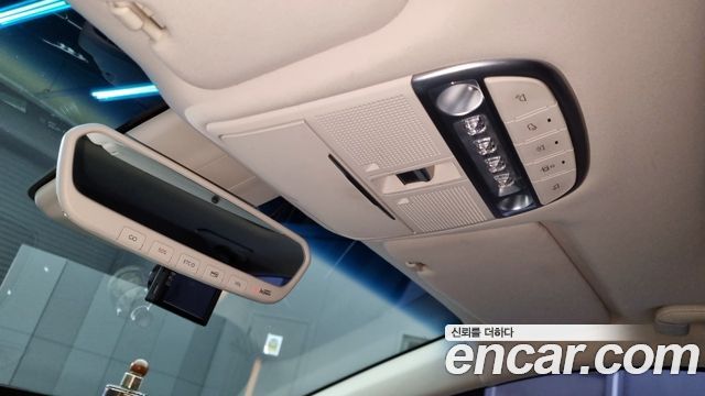 Genesis G90 2019 — photo 13