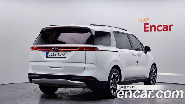 Kia Canival 2023 — photo 2