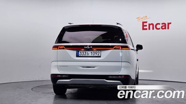 Kia Canival 2023 — photo 4