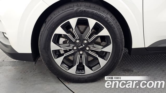 Kia Canival 2023 — photo 5