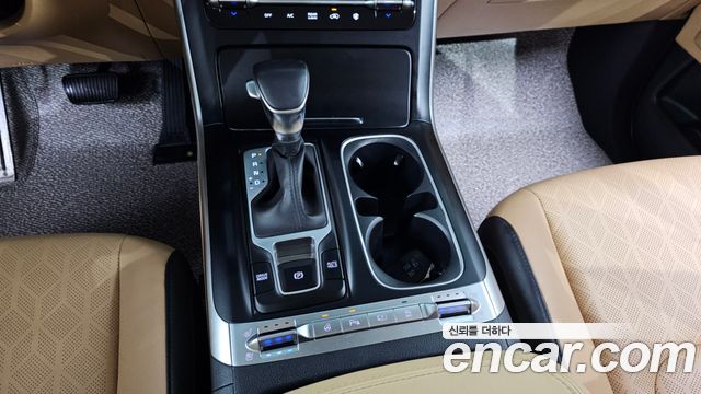 Kia Canival 2023 — photo 9